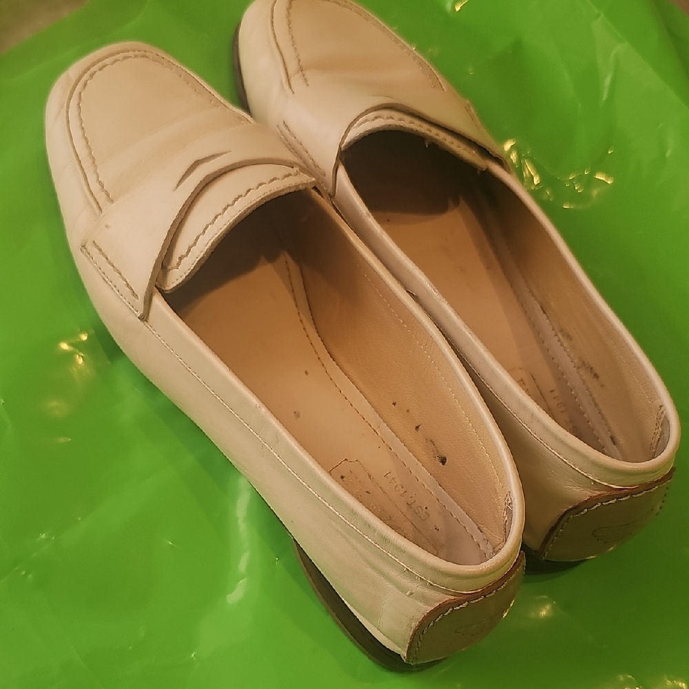 Coach Cream Moccasin-Style Flats with Classic Design - Picture 10 of 17